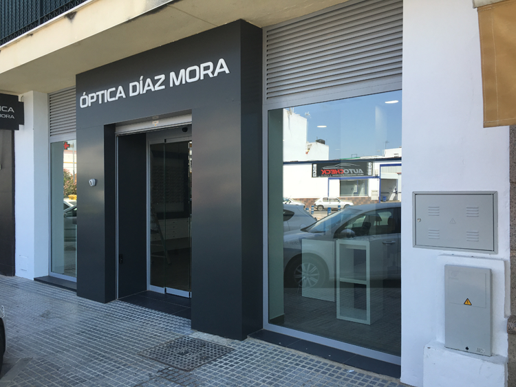 Reformas de ópticas en Sevilla - Díaz Mora 2
